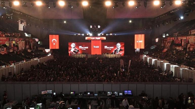 CHPde kurultay sonrası kulislerde ne konuşuluyor Abdulkadir Selvi yazdı...