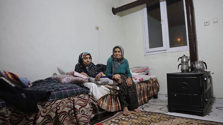 Ömrünü engelli kızı için adadı: Nazmiye Anne’nin yürek burkan mücadelesi