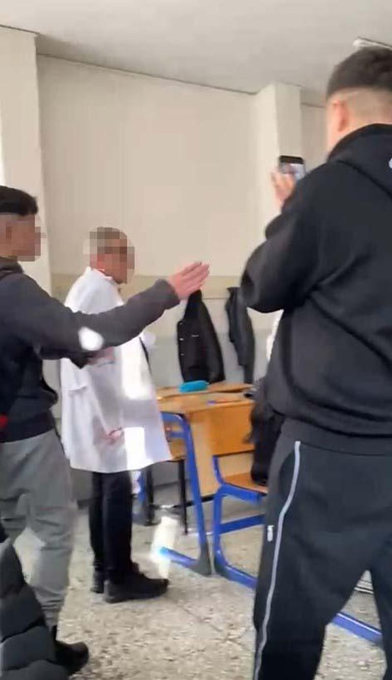  Öğretmenle alay eden öğrencilere soruşturma