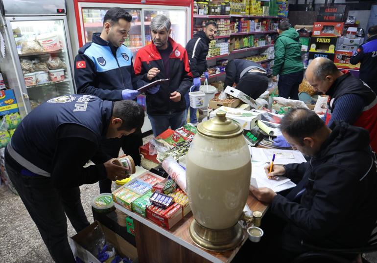 ÖLÜ FARELER ARASINDA ÜRETİM Kiliste mide bulandıran görüntüler
