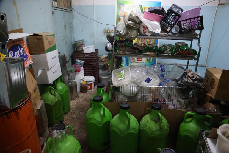 ÖLÜ FARELER ARASINDA ÜRETİM Kiliste mide bulandıran görüntüler