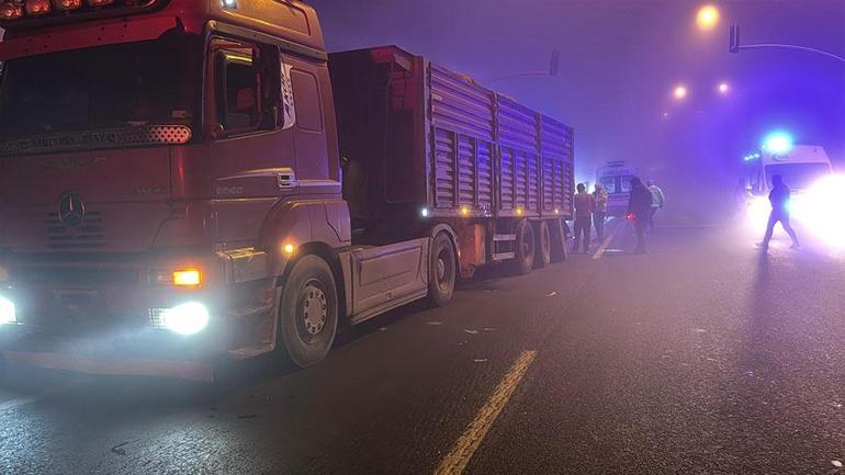 Yoğun sis ve aşırı hız can aldı Kütahyada katliam gibi kaza: 4 ölü