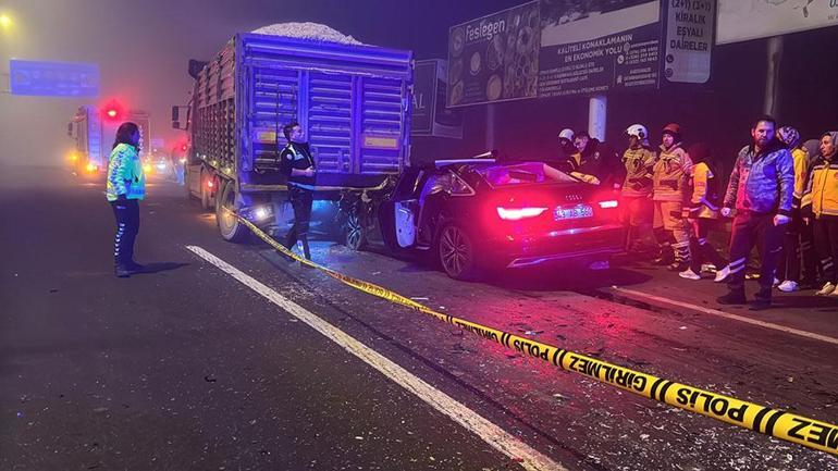 Yoğun sis ve aşırı hız can aldı Kütahyada katliam gibi kaza: 4 ölü