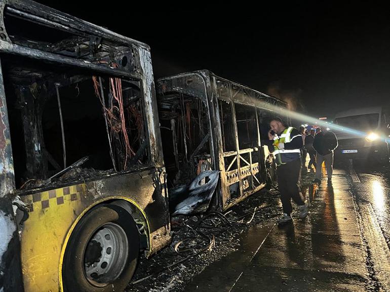 Arnavutköyde yanan İETT otobüsü küle döndü