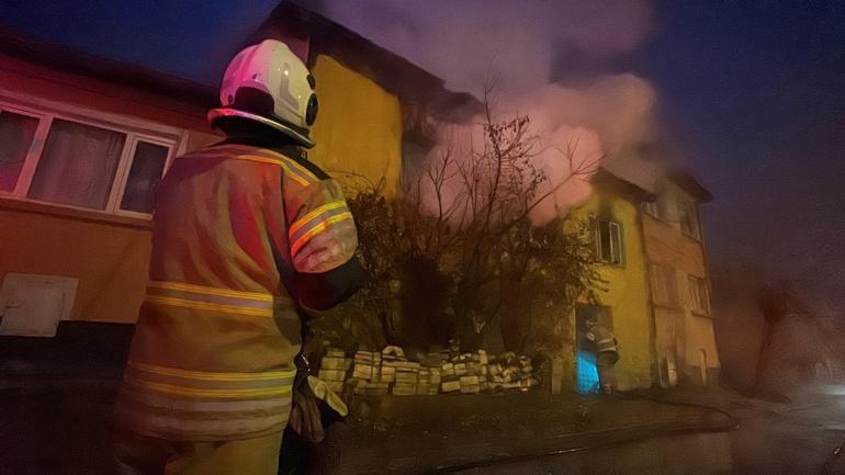 Ev yangınında anne öldü, kızı yaralandı