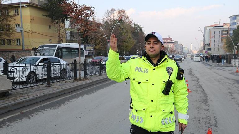 Polisin o hareketi sanal medyada gündem oldu