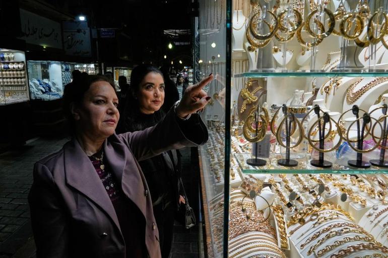 İranda altın savaş korkusuyla tarihi rekor kırdı