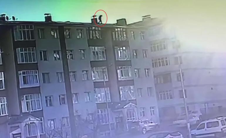  Tamir ettiği bacayı kontrol ederken çatıdan düşüp öldü