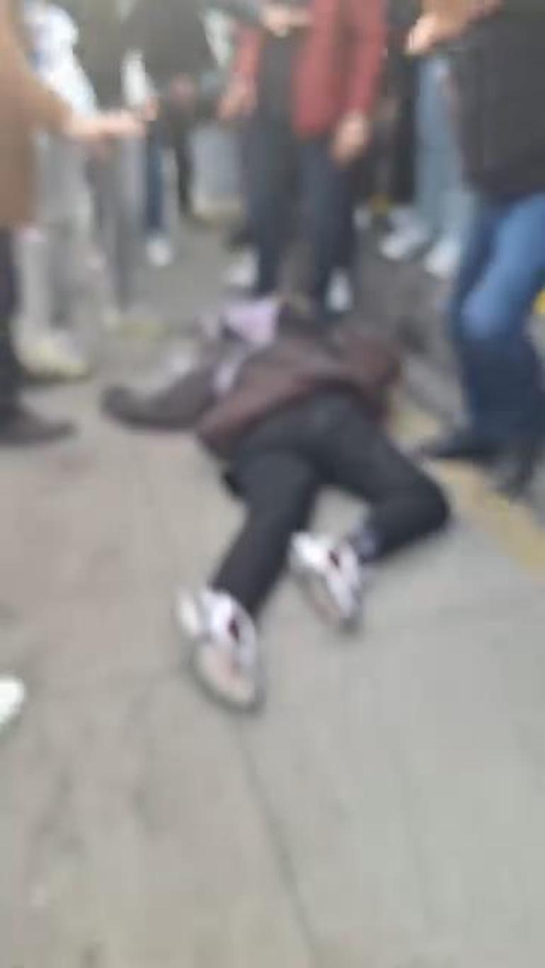 İstanbul - Cevizlibağda baygınlık geçirerek düşen 14 yaşındaki kıza metrobüs çarptı