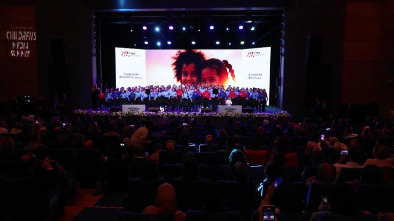 Çocuklarımızı dijital araçların zararlarına karşı bilinçlendirmek zorundayız