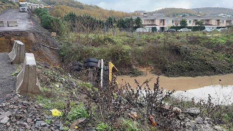  Sarıyer’e 24 saatte 50.8 kilogram yağış Yol çöktü pikap ve kamoynet dereye düştü