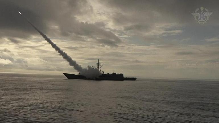 Çin gemileri Pasifike yığdı