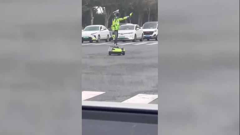 Çin sokaklarında yeni dönem: Yapay zekalı robot polis