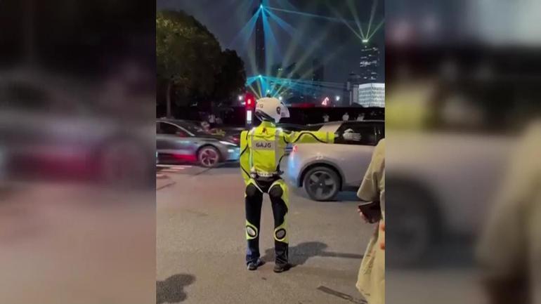 Çin sokaklarında yeni dönem: Yapay zekalı robot polis