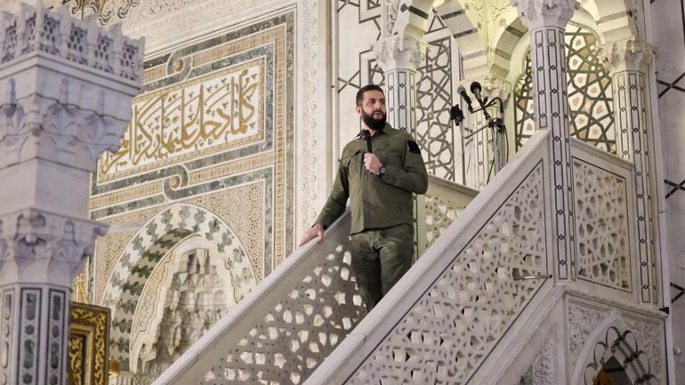 Bu görüntüler ilk defa CNN TÜRKte: İşte Suriyedeki Emevi Camiine hediye edilen Kâbe örtüsü