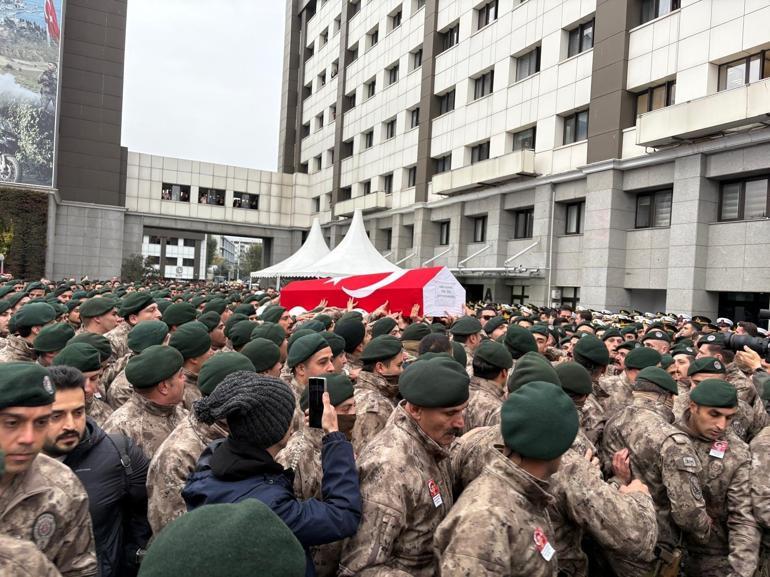 Şehit olan özel harekat polisi için tören