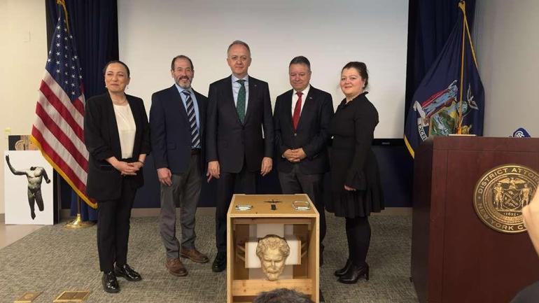 Türkiye, kayıp eserlerinin izini sürmeye devam ediyor: Boubon İmparatoru ve 28 eser yurtta