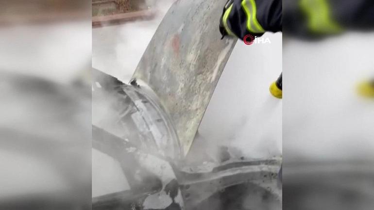 Sivasta yanan araç alev topuna döndü