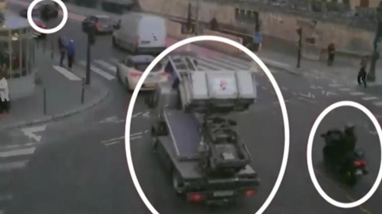 Louvre soygunundan yeni görüntüler: Müzeye gidiş anları ortaya çıktı