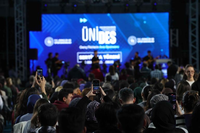  “Türkiye yüzyılı gençlerin, bilimin, ülkemizin yüzyılı olacak”