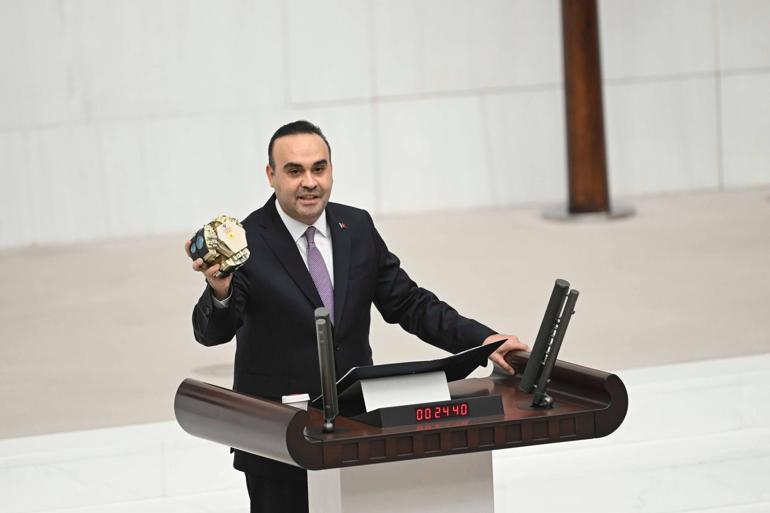 Bakan Kacır, TBMMde milli hedef algılayıcı Mihali ilk kez gösterdi