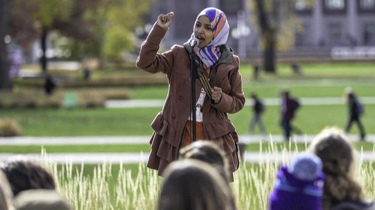 Trump, Müslüman vekile yine hakaret etti