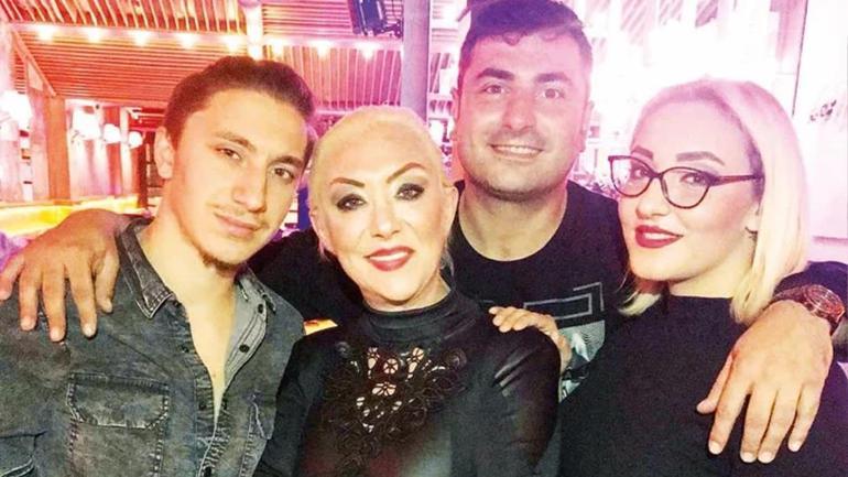 Ünlü şarkıcıya malkata tuzağı