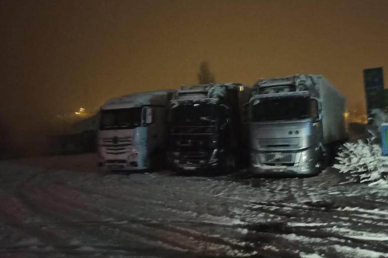 Ilgar Dağı karla kapandı, TIR’lar mahsur kaldı