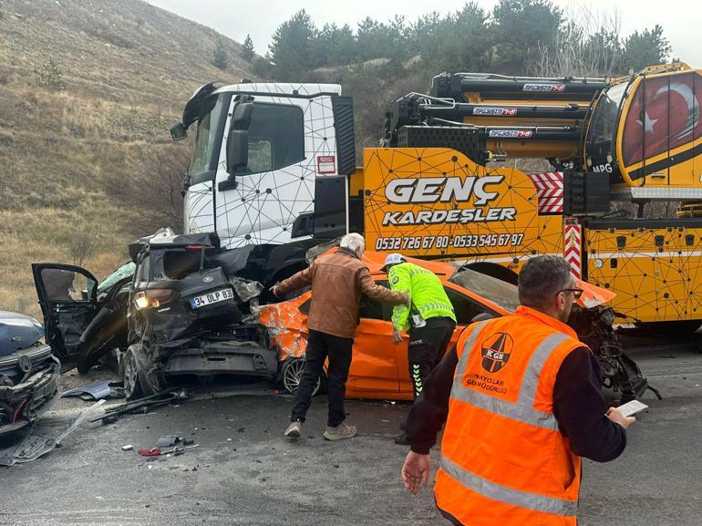  Vinç 13 araca çarptı, yaralılar var...