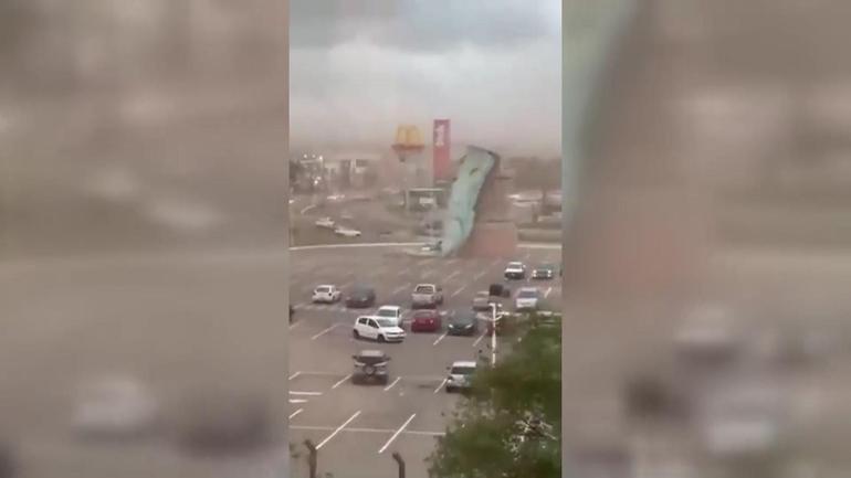 Brezilya’da fırtına dehşeti: Özgürlük heykeli yıkıldı