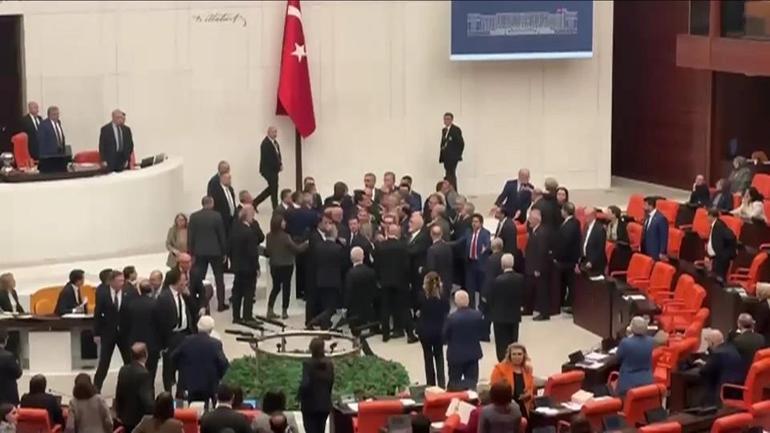  AK Parti ile CHP arasında söz düellosu kavgaya döndü