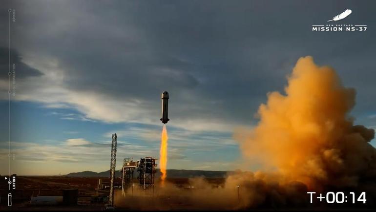 Blue Originden bir ilk: Tekerlekli sandalyeli mühendis uzaya çıktı