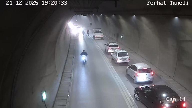  Motosikletle takla attı