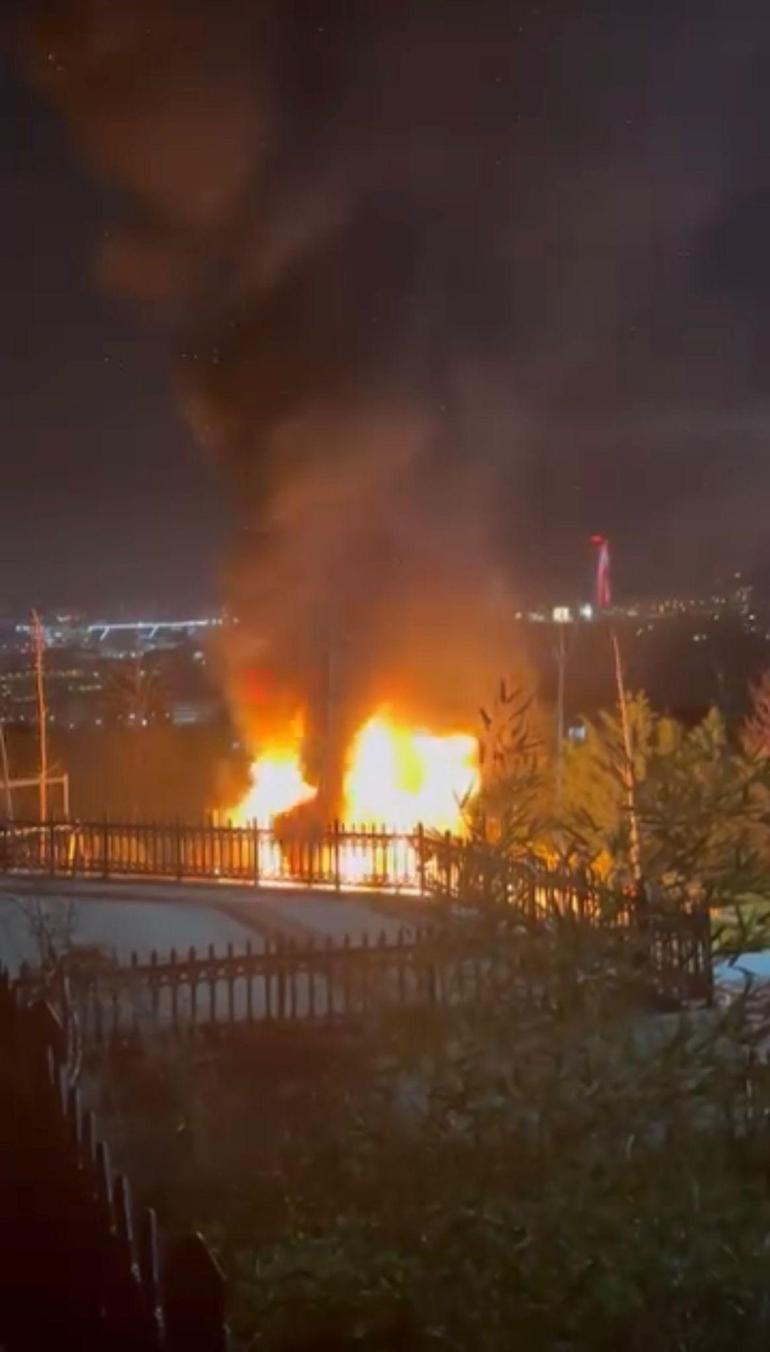 Beylikdüzünde çocuk parkı alev alev yandı