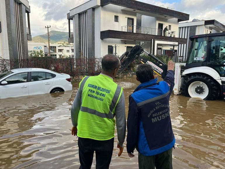 Metrekareye 44,2 kilogram yağmur düştü Sokaklar göle döndü