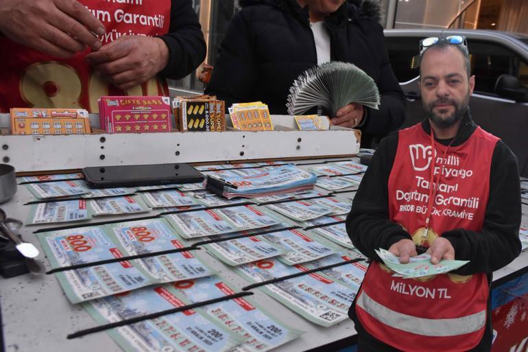 800 milyon TLlik rekor ikramiyeli Milli Piyango yılbaşı biletlerine yoğun ilgi