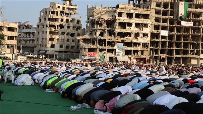 Cuma namazı sırasında saldırdılar Suriyenin Humus kentindeki terör eylemine peş peşe tepkiler