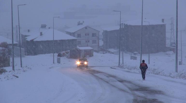 Ağrı ve Hakkari beyaza büründü