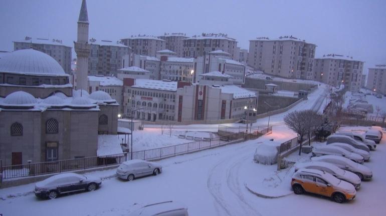 Ağrı ve Hakkari beyaza büründü
