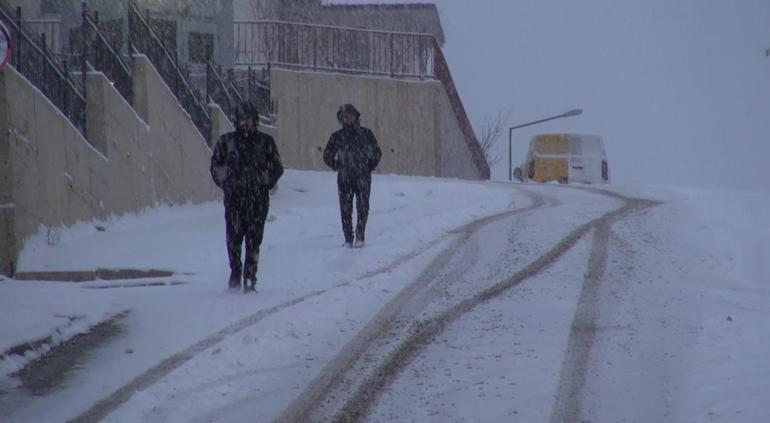 Ağrı ve Hakkari beyaza büründü