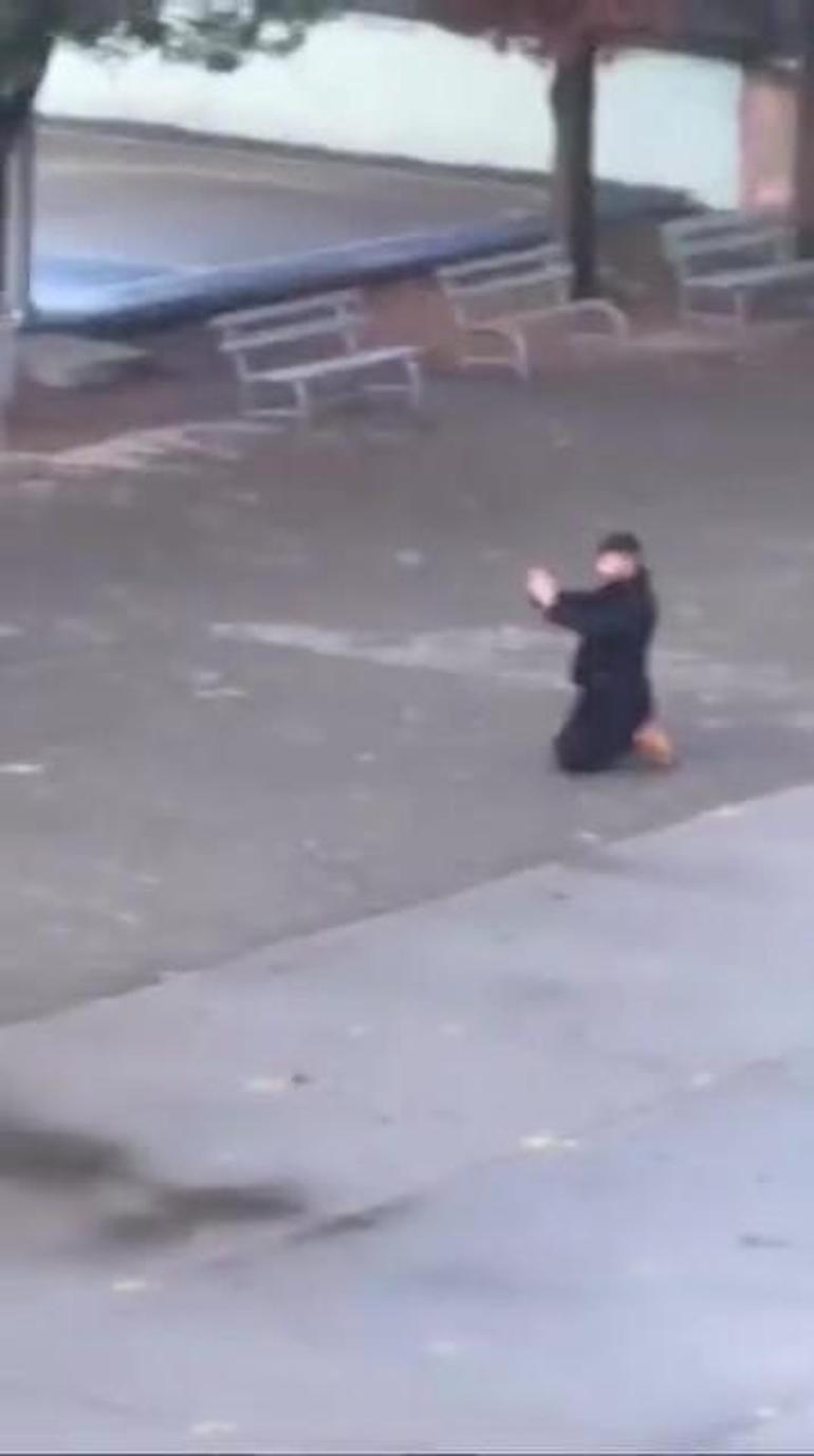 Okul bahçesinde korku dolu anlar Baba, kızının eski sevgilisini silahla rehin aldı