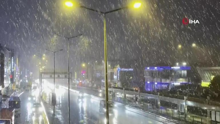 İstanbul’da kar yağışı başladı… Ne kadar sürecek