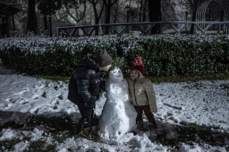 İstanbula lapa lapa kar yağdı