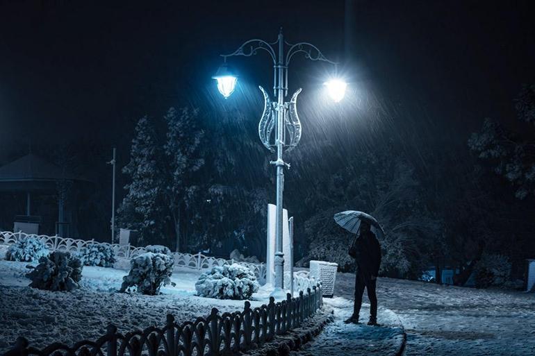 İstanbula lapa lapa kar yağdı