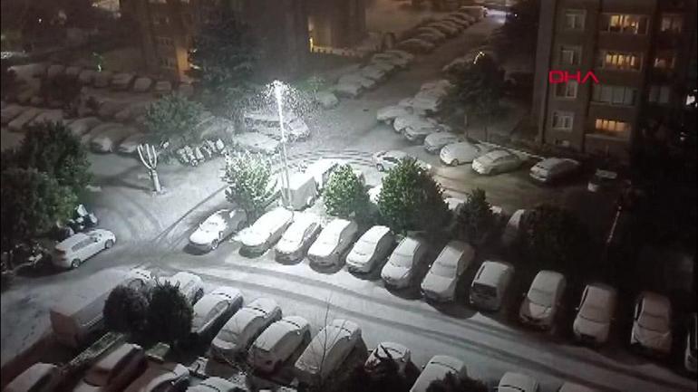 İstanbula lapa lapa kar yağdı
