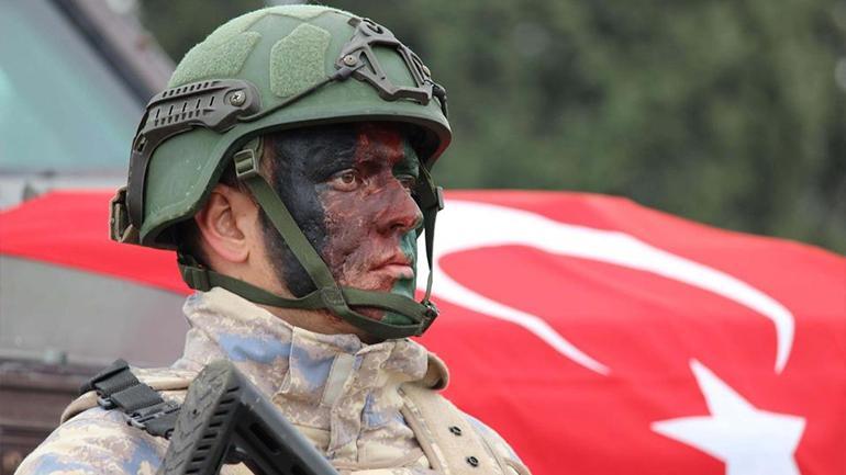 Türk askeri yeni yıla görev başında girdi
