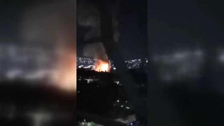 SON DAKİKA... Venezuelada peş peşe patlamalar Trump açıkladı: Maduro ve eşini yakaladık