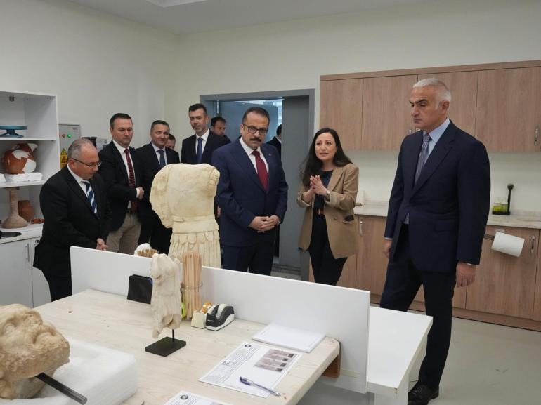 Bakan Ersoy: Kültür varlığı kaçakçılığıyla mücadelede kararlılıkla yol alıyoruz