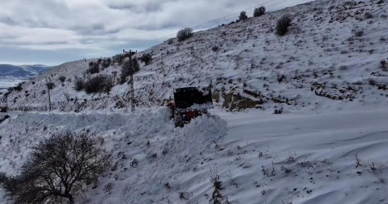 Kar altındaki Türkiye’de Antalya sahilleri yazdan kalma günler yaşadı