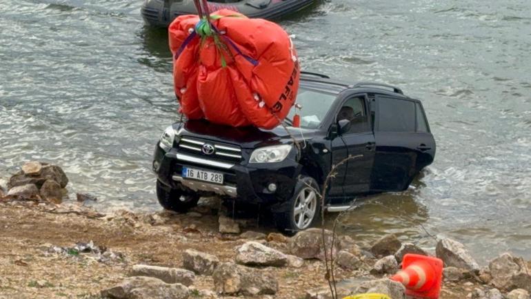 Cenazesi gölette bulunan Elif Kumalın aracında dikkat çeken detaylar